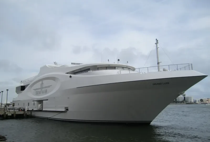 GRAND LUXE Passenger Ship IMO 1195668 photo 2