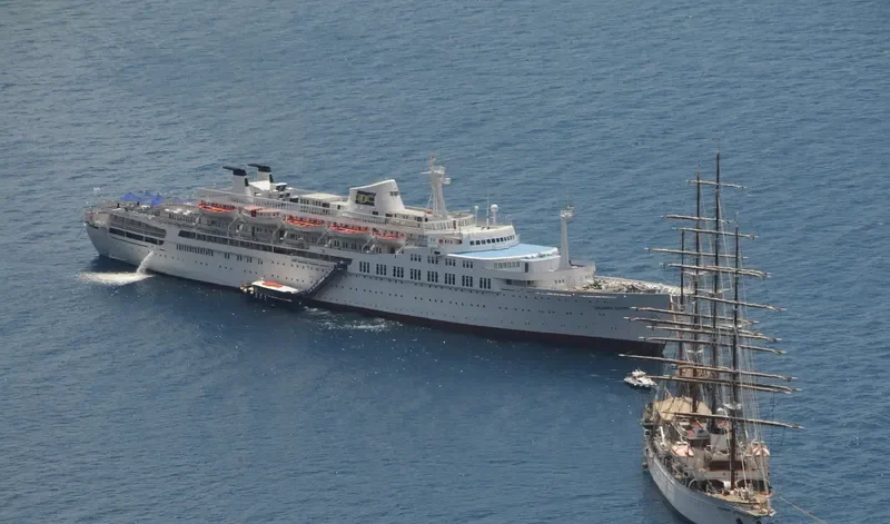 GLORY Passenger Ship IMO 5018698 photo 9
