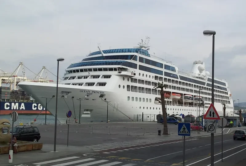 OCEAN PRINCESS Passenger Ship IMO 5170472 photo 7