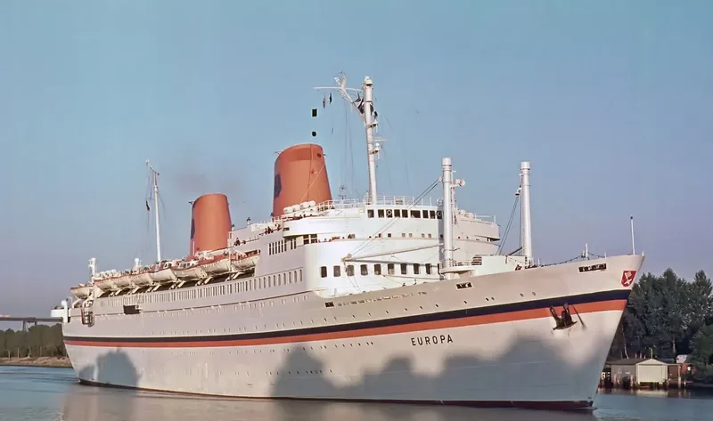 COLUMBUS C Passenger Ship IMO 5197664 photo 2