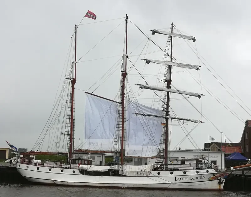 LOTH LORIEN Passenger Ship IMO 5254151 photo 4