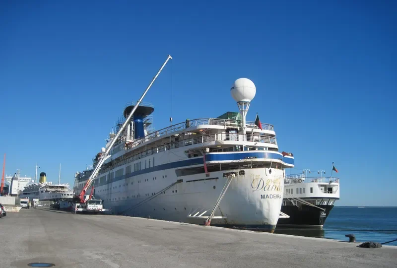 LISBOA Passenger Ship IMO 5282483 photo 4