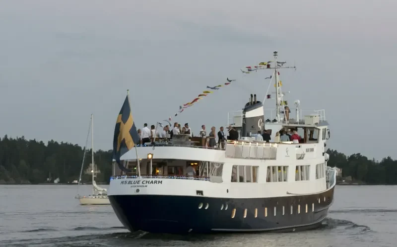 BLUE CHARM Passenger Ship IMO 5285306 photo 3