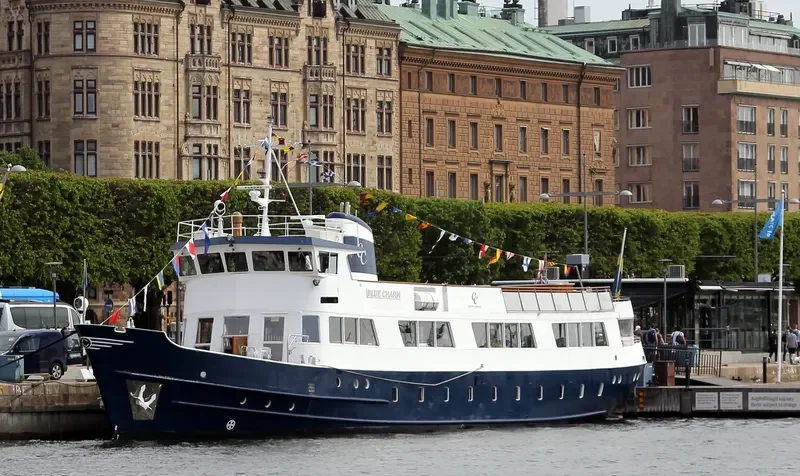 BLUE CHARM Passenger Ship IMO 5285306 photo 5
