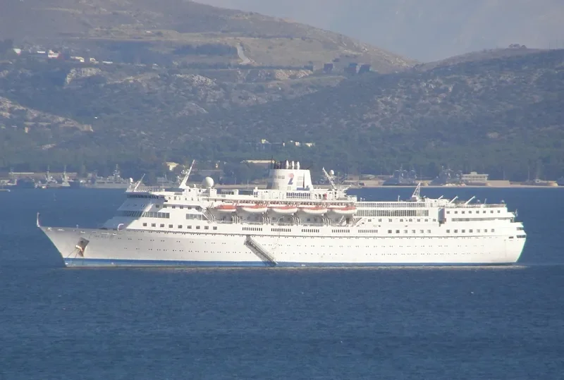 SS EMERALD Passenger Ship IMO 5312824 photo 8