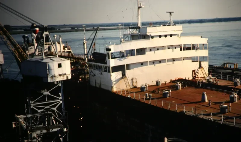 AMERICAN HAWK Tanker IMO 5351777 photo 2