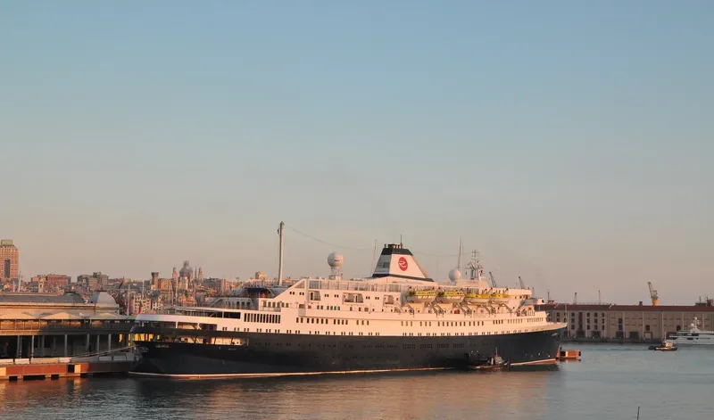 ASTORIA Passenger Ship IMO 5383304 photo 2