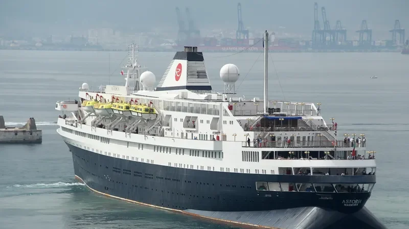 ASTORIA Passenger Ship IMO 5383304 photo 7