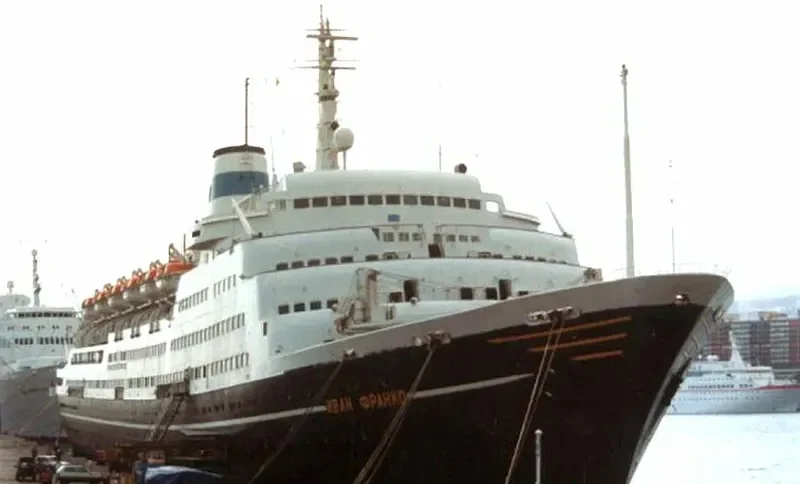FRANK Passenger Ship IMO 5415901 photo 3