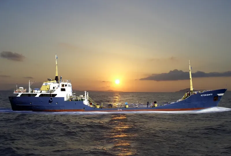 VETOR QUINTO Tanker IMO 6360696 photo 10