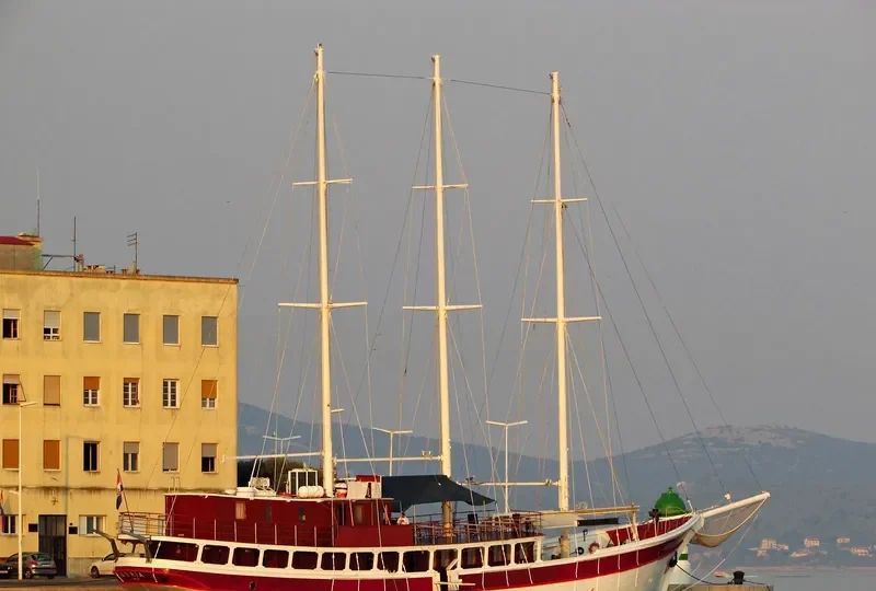 ADRIA Passenger Ship IMO 6406842 photo 2