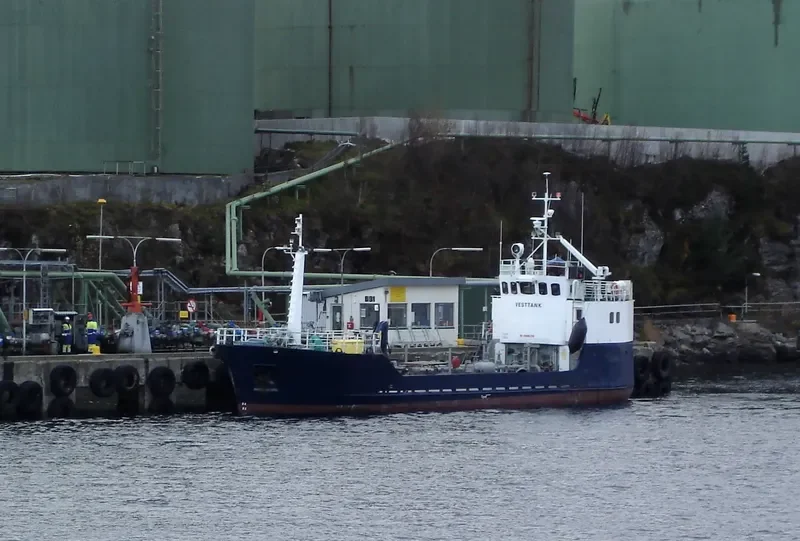 ATLANTIC TANK Tanker IMO 6608012 photo 2