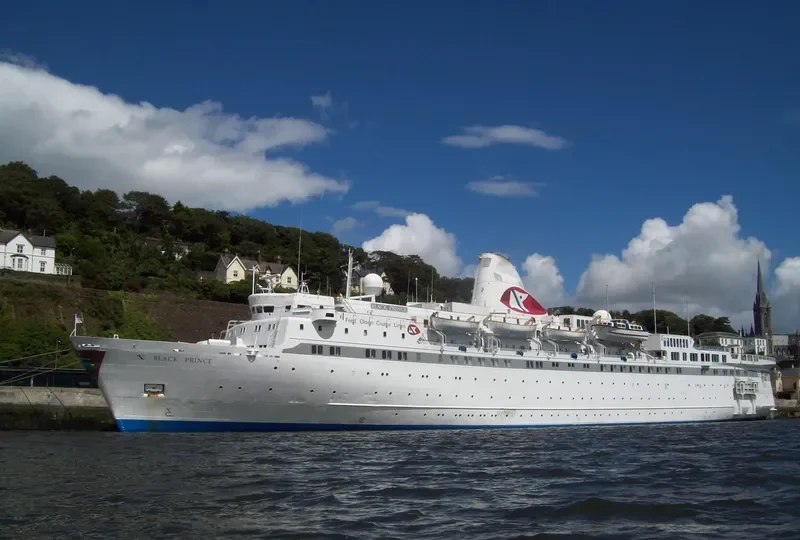 OLA ESMERALDA Passenger Ship IMO 6613328 photo 2