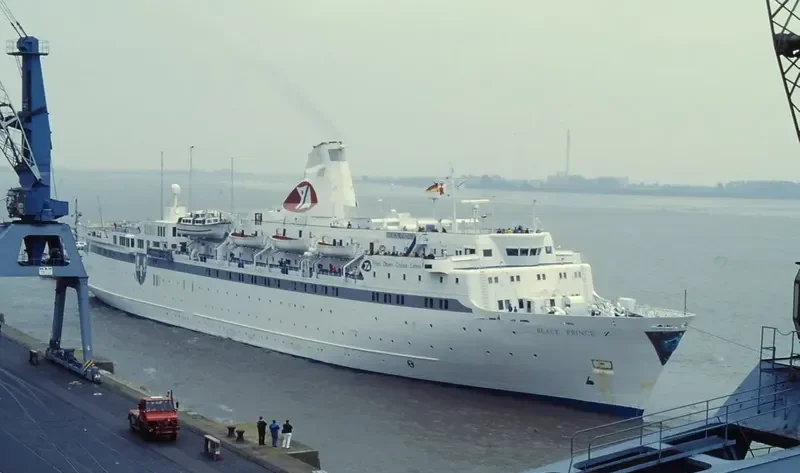OLA ESMERALDA Passenger Ship IMO 6613328 photo 8