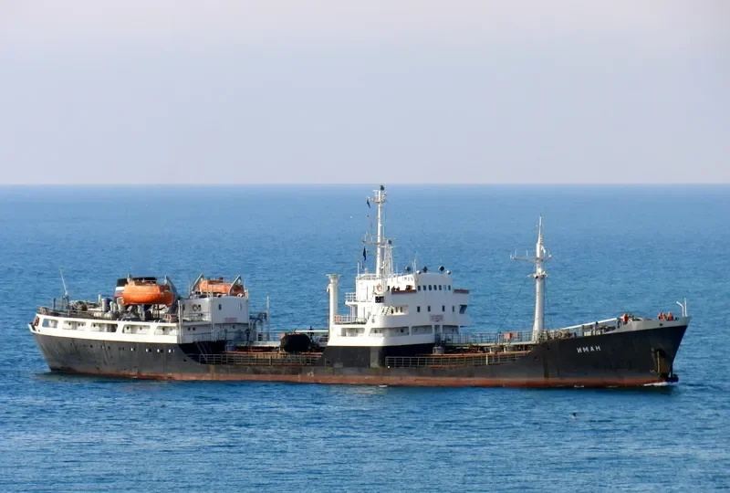 IMAN Tanker IMO 6617427 photo 5