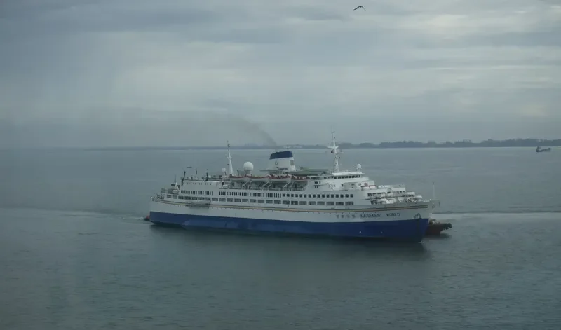 WORLD Passenger Ship IMO 6620773 photo 6