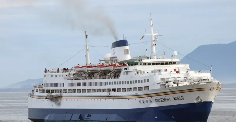 WORLD Passenger Ship IMO 6620773 photo 8