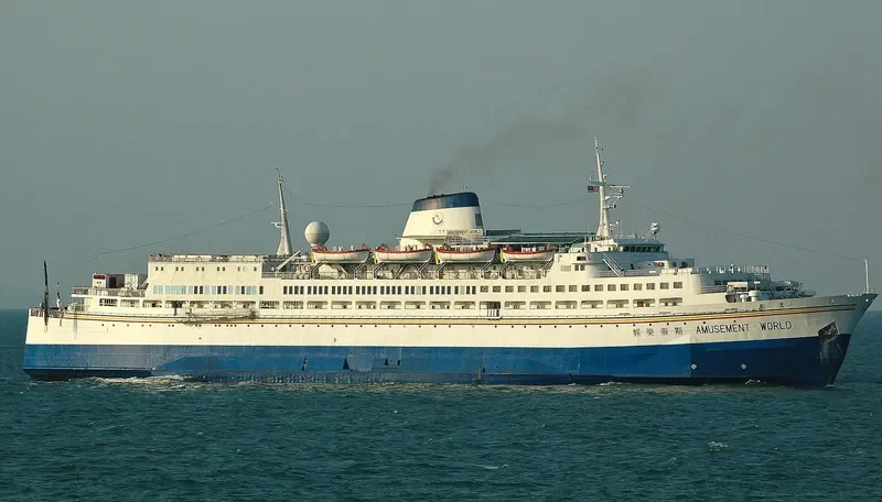 WORLD Passenger Ship IMO 6620773 photo 9