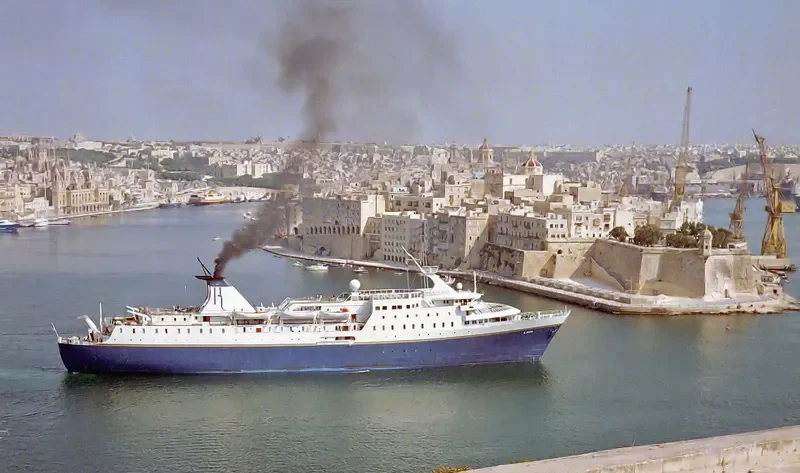 ROYAL PACIFIC Passenger Ship IMO 6700602