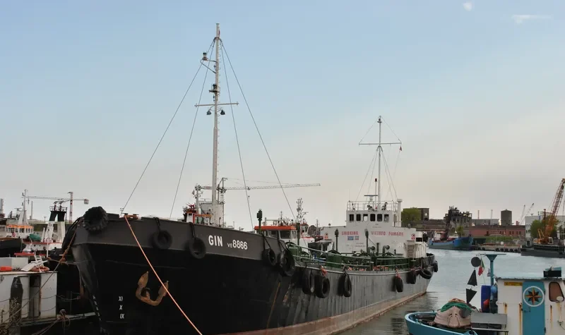 GIN Tanker IMO 6704799 photo 3