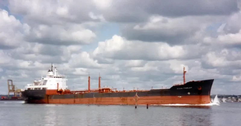PETRO FAWLEY Tanker IMO 6712526 photo 4