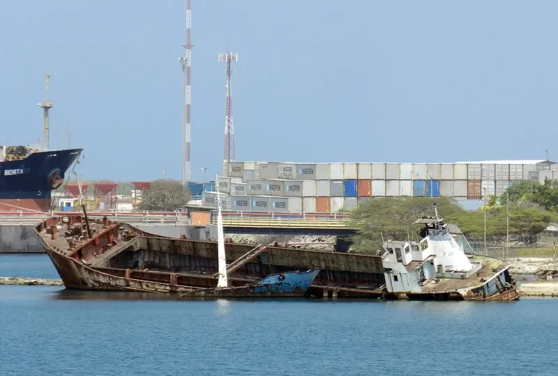 DORYS HELENA Container Ship IMO 6716857 photo 2