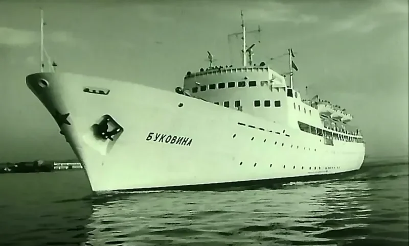 VICTORIA Passenger Ship IMO 6730217 photo 4