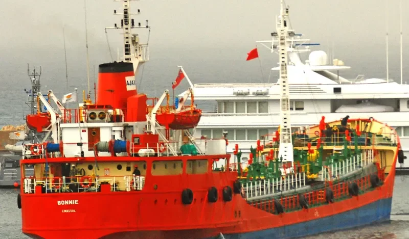 BONNIE B Tanker IMO 6810055 photo 10