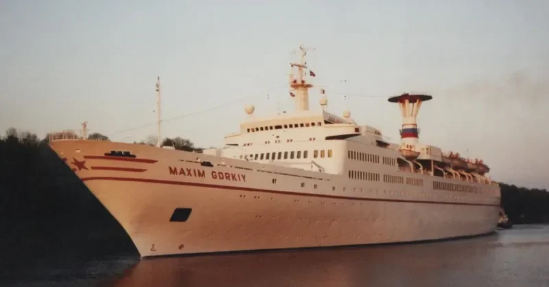 MAXIM M Passenger Ship IMO 6810627 photo 3