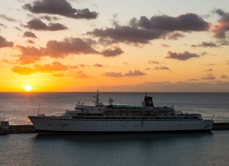 FREEWINDS Passenger Ship IMO 6810811 photo 4