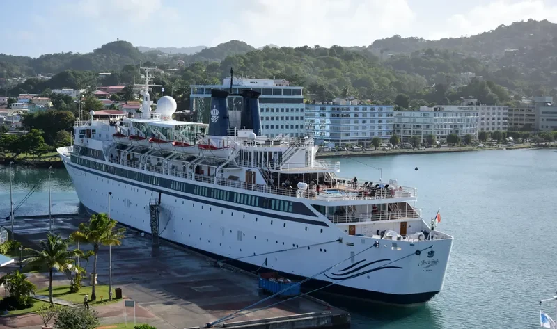 FREEWINDS Passenger Ship IMO 6810811 photo 7