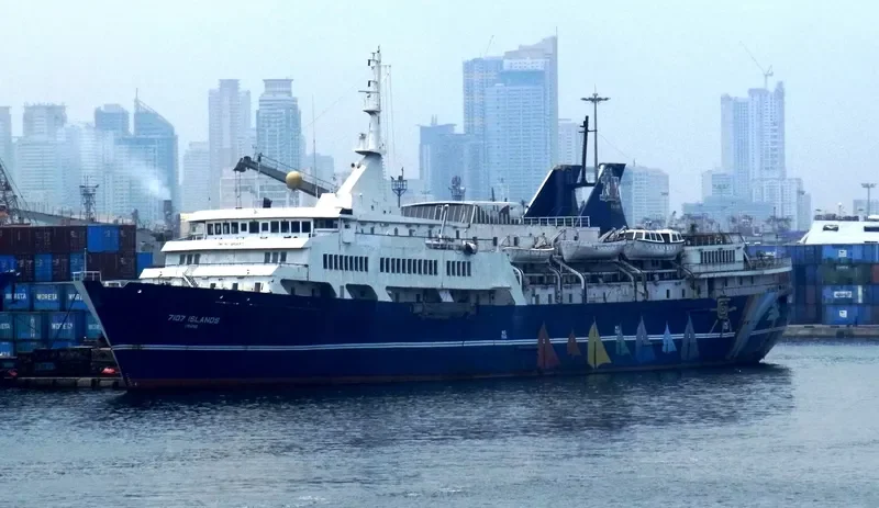 7107 ISLANDS CRUISE Passenger Ship IMO 6816970