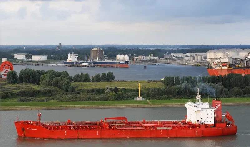 METULA Tanker IMO 6818760 photo 2