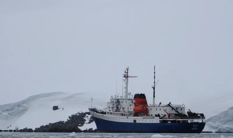 USHUAIA Passenger Ship IMO 6901907 photo 2