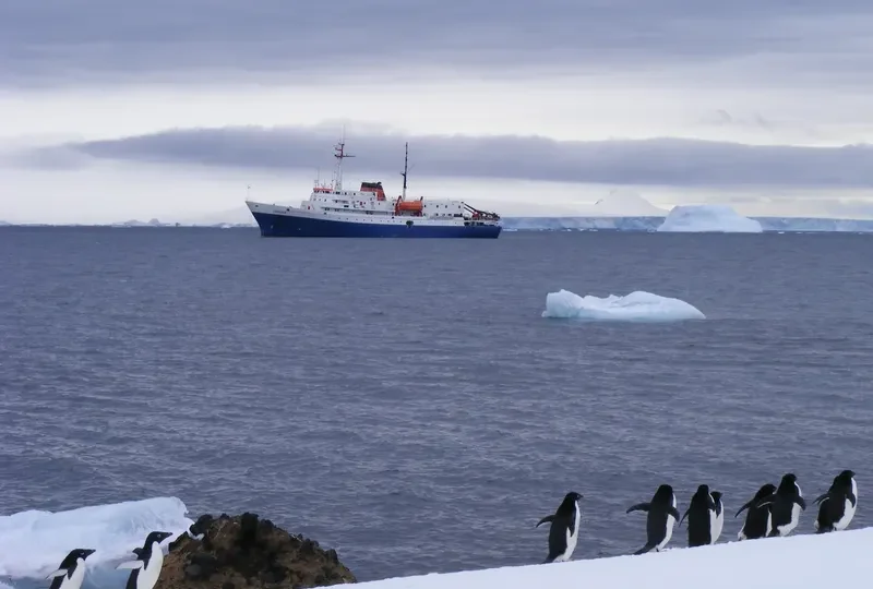 USHUAIA Passenger Ship IMO 6901907 photo 4