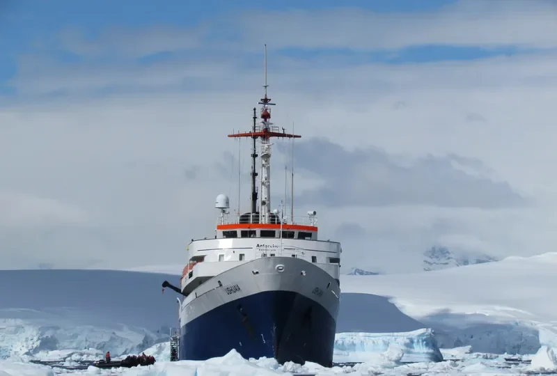 USHUAIA Passenger Ship IMO 6901907 photo 6