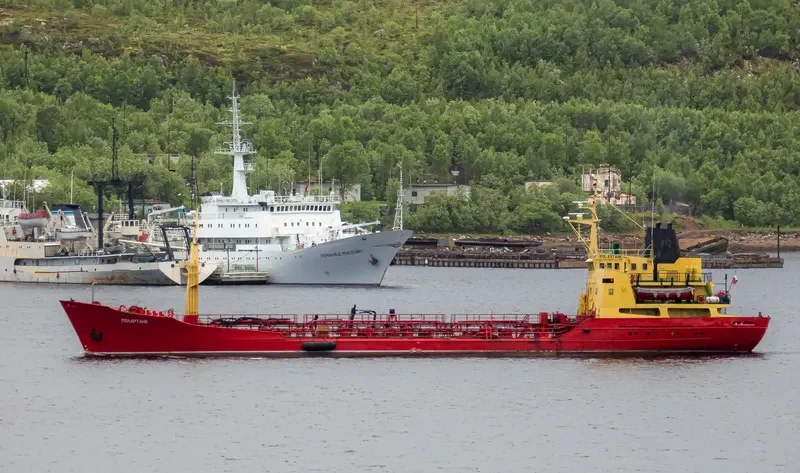 POLARTANK Tanker IMO 6903010 photo 6