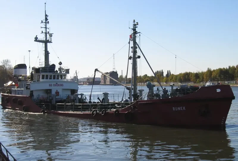RUNEK Tanker IMO 6905848 photo 2