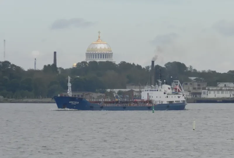 ARCTICA Tanker IMO 6920147 photo 2