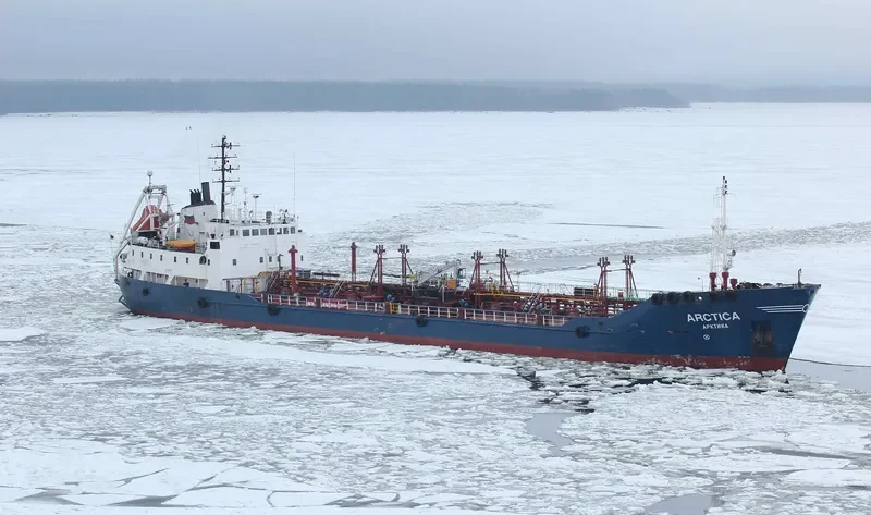 ARCTICA Tanker IMO 6920147 photo 9