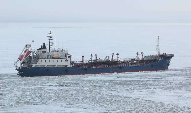 ARCTICA Tanker IMO 6920147 photo 10