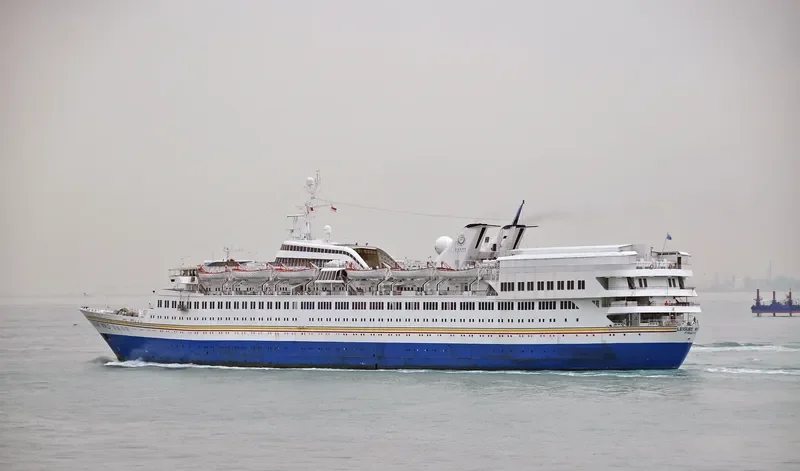 LEISURE WORLD Passenger Ship IMO 6921828