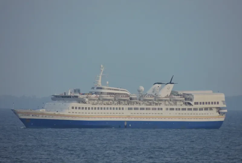 LEISURE WORLD Passenger Ship IMO 6921828 photo 6