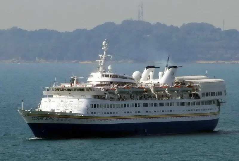 LEISURE WORLD Passenger Ship IMO 6921828 photo 7