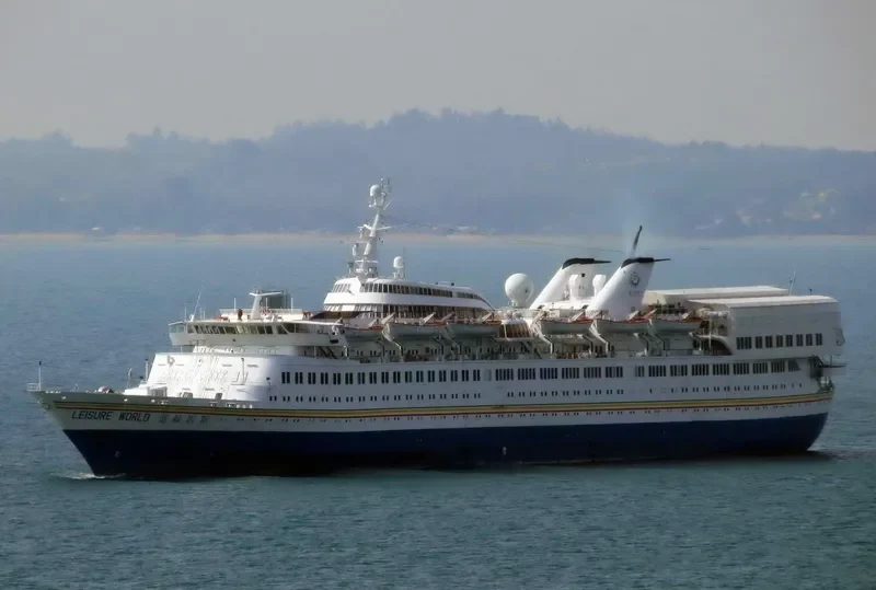 LEISURE WORLD Passenger Ship IMO 6921828 photo 8
