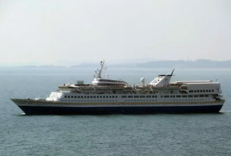LEISURE WORLD Passenger Ship IMO 6921828 photo 9