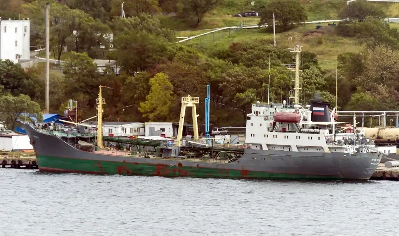 IZHORA Tanker IMO 7004603 photo 3