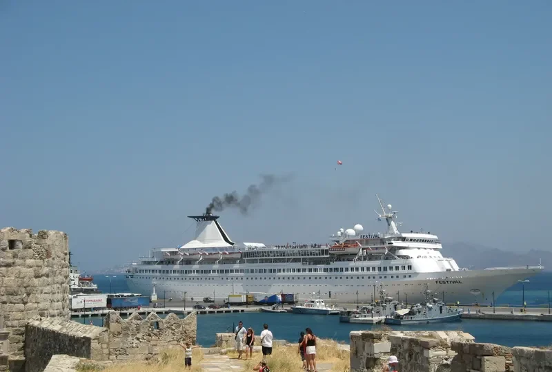 FORMOSA QUEEN Passenger Ship IMO 7005190 photo 2