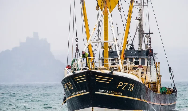 JAMES R H PZ78 Fishing Vessel IMO 7010999 photo 3