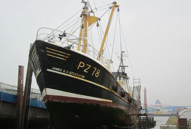 JAMES R H PZ78 Fishing Vessel IMO 7010999 photo 4